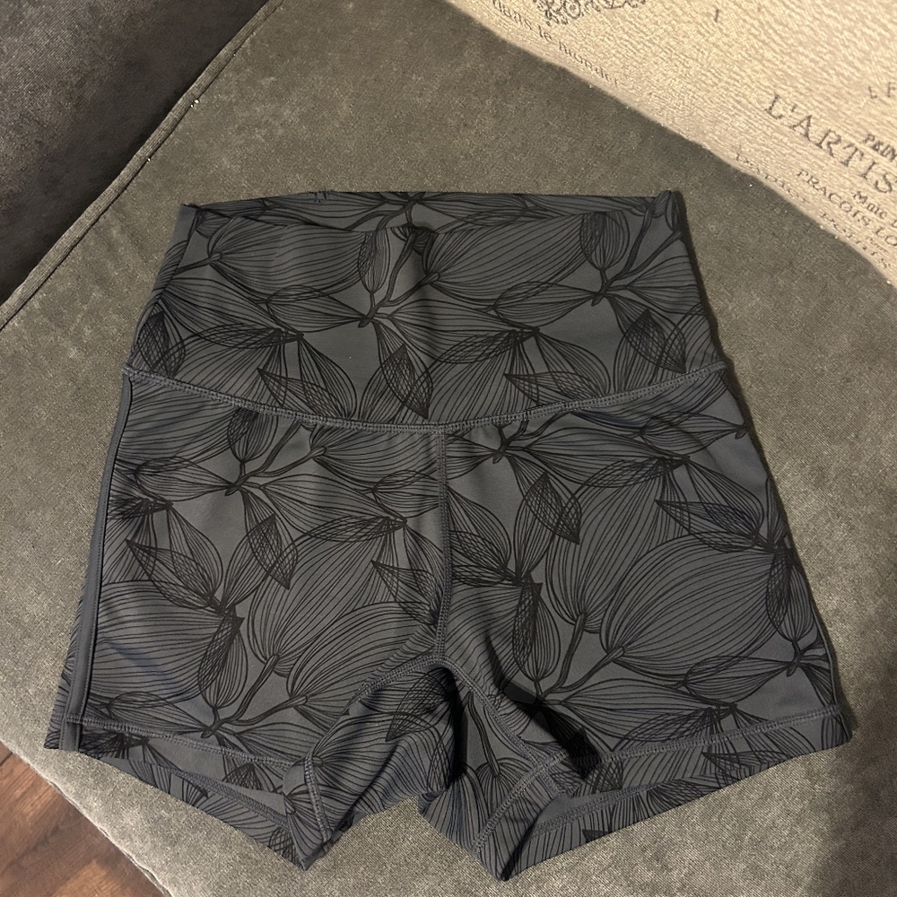 Buff Bunny High-Waist Floral Print Women's Workout Shorts - Charcoal